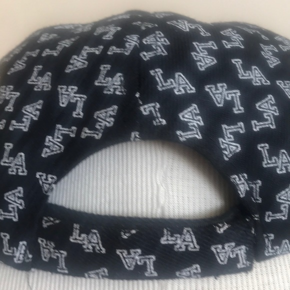 Hat 🧢 - Picture 2 of 2